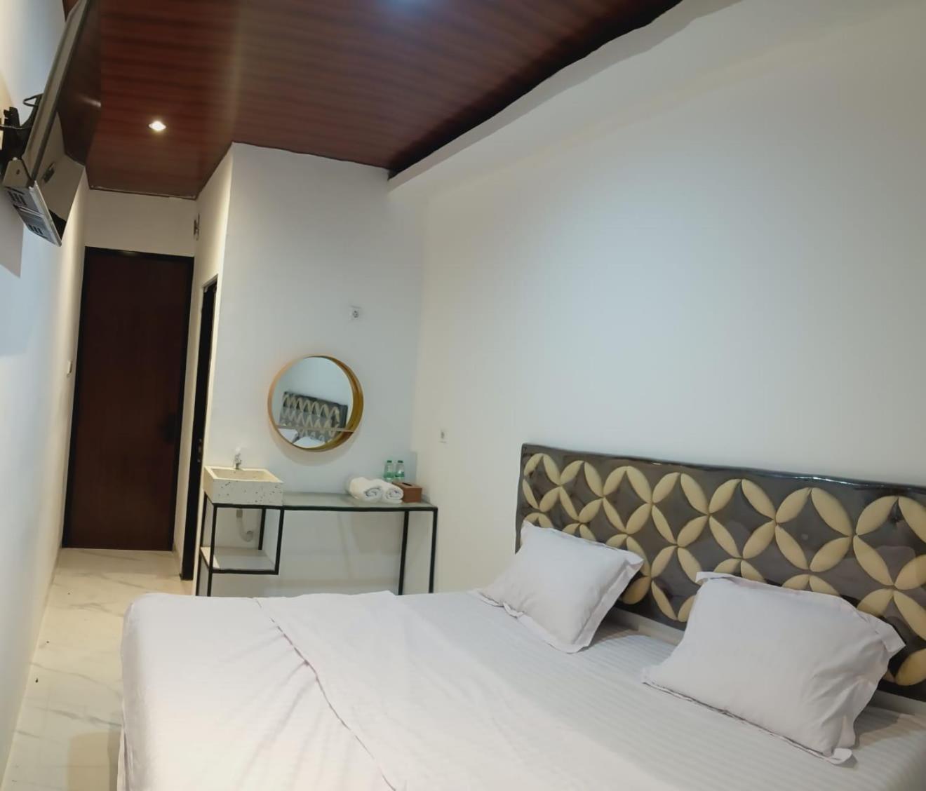 Just Inn Semarang Exterior photo